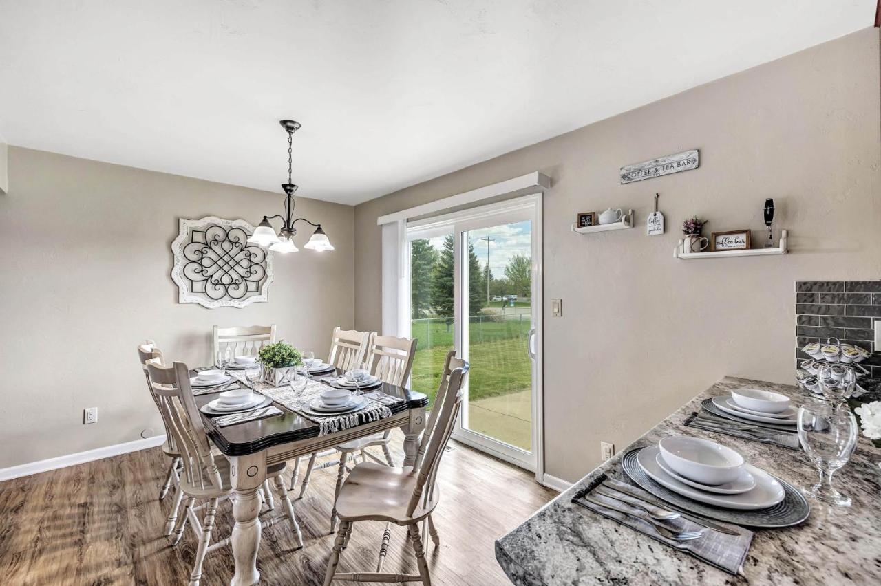 Serene 3 Bedroom Home, Nrm, Wi-Fi, Parking, Queen Bed デペレ エクステリア 写真
