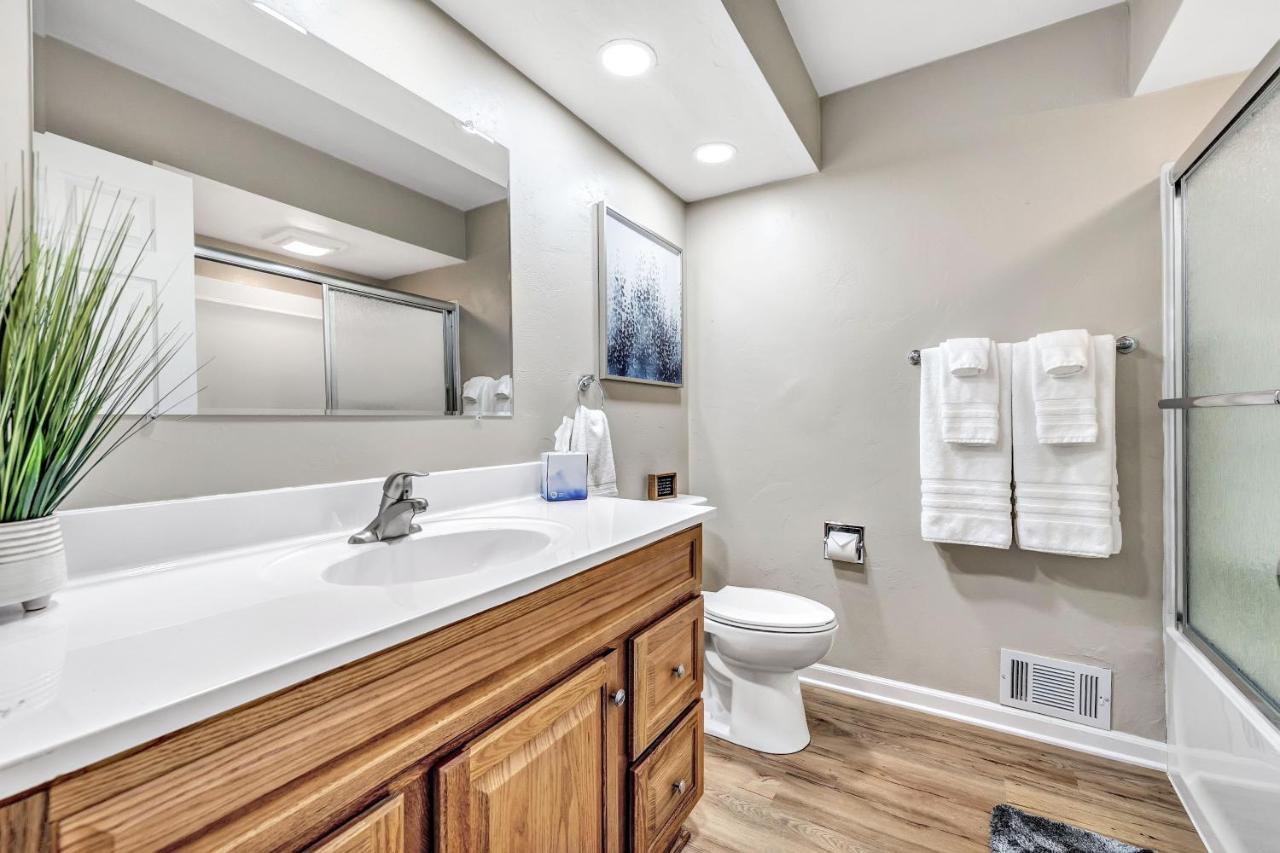 Serene 3 Bedroom Home, Nrm, Wi-Fi, Parking, Queen Bed デペレ エクステリア 写真