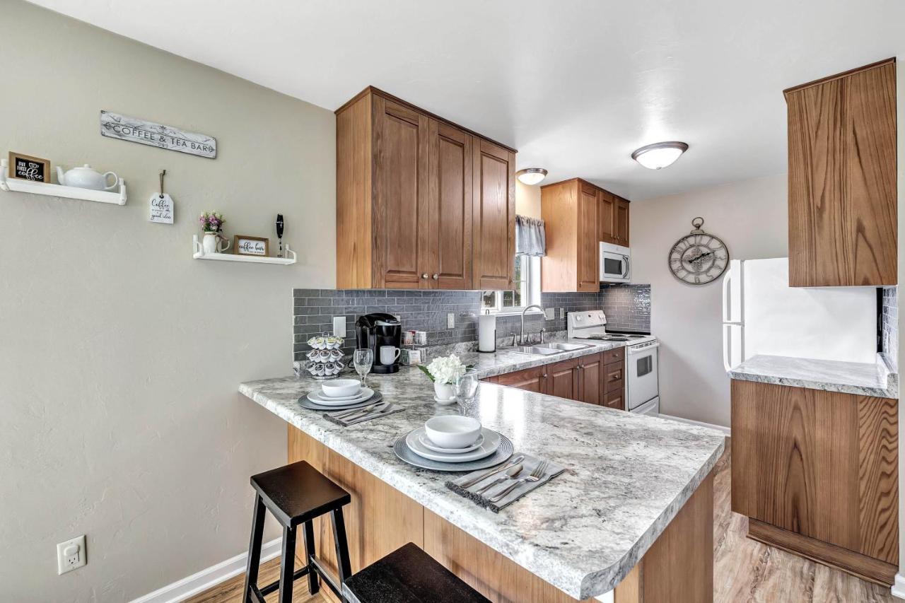 Serene 3 Bedroom Home, Nrm, Wi-Fi, Parking, Queen Bed デペレ エクステリア 写真