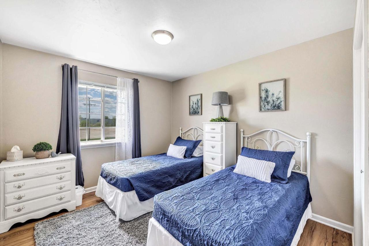 Serene 3 Bedroom Home, Nrm, Wi-Fi, Parking, Queen Bed デペレ エクステリア 写真