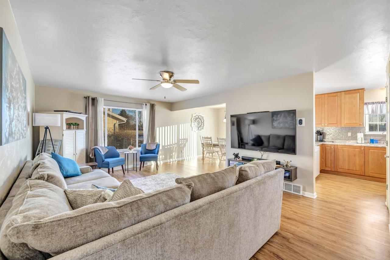 Serene 3 Bedroom Home, Nrm, Wi-Fi, Parking, Queen Bed デペレ エクステリア 写真